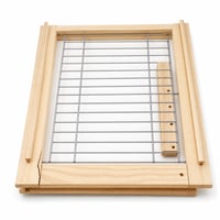 TRIXIE nastaviteľná drevená zábrana pre psov 65-108x50 cm hnedá — chybná, čiastočne funkčná: poškodené posuvné dvierka 1