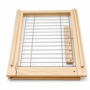 TRIXIE nastaviteľná drevená zábrana pre psov 65-108x50 cm hnedá — chybná, čiastočne funkčná: poškodené posuvné dvierka