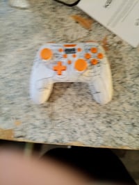Controller cu fir Konix Naruto Shippuden Kakashi pentru Nintendo Switch și PC — defect, pentru piese: nu pornește (stare: vezi imaginea nr. 2) 2