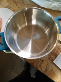 Oală din oțel inoxidabil Fackelmann Essential 20 cm, cu mâner soft-touch albastru — ușoară indentare laterală (stare: vezi a 2-a poză) 4
