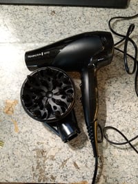 Remington D3198 Iconic ionos hajszárító 2200W, kerámia iontechnológia, diffúzorral és stylingfúvókával, fekete, használt 2