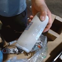 Prenosný Bluetooth reproduktor JBL Flip 7, vodotesný IP68, biely – Používaný, neúplný (nabíjací kábel – stav: pozri 2. obrázok) 2