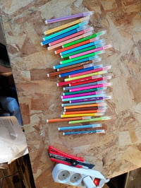 Fixky BIC Kids Kid Couleur pre deti – zmiešané farby, stredný hrot, ultra zmývateľné, súprava v kartónovej škatuľke – 35 ks 4