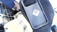 iPhone 17 Pro maskica kaubojske čizme martini maslina cowgirl western plava prugasta zaštitna maska 3
