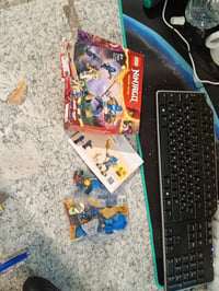 LEGO Ninjago 71805 Jayov bojový robot – Stavebnica nindža bojového robota Jay – Krabica nie je v dobrom stave (stav: pozri 2. obrázok) 3
