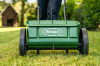 Rozmetadlo hnojív a osiva Fertiligène Scotts EvenGreen – rovnomerný rozptyl, 1 ks ručný rozmetávač do záhrady 3