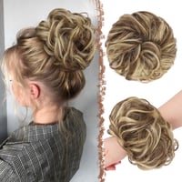 FESHFEN Gumi do vlasov (scrunchie) z umelých kučeravých vĺn – príčesok v tvare drdola pre ženy a dievčatá – svetlohnedá a blond 1