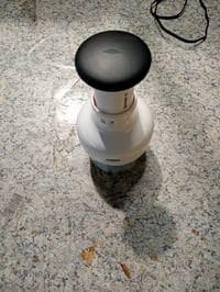 Tocător manual de legume OXO Good Grips – aparat de bucătărie practic pentru ceapă, usturoi și legume - Capac de tocare 2