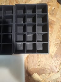 Súprava silikónových foriem na ľad Blumtal, 3 ks – Zásobník na ľad s vekom, forma na XL kocky, bez BPA, čierna, 15 priehradiek – Použité 5