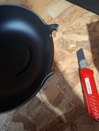 Le Creuset Balti posuda od lijevanog željeza 24 cm 2,7 litara mat crna - s polomljenom ručkom, funkcionalno stanje (stanje: vidi 2. sliku) 3