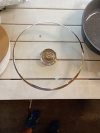 GSW Gourmet žulová servírovacia panvica so sklenenou pokrievkou 32 cm, čierna, indukčná — Okraj pokrievky je na viacerých miestach preliačený (stav: pozri 2. obrázok) 3