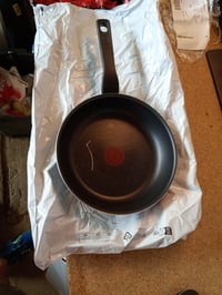 Panvica Tefal XL Force C38504 24 cm, nepriľnavý hliník, s indikátorom Thermo-Signal, čierna — stred je poškriabaný (stav: pozri 2. obrázok) 2