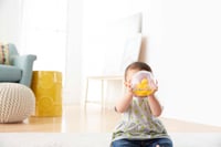 Fisher-Price 75676 WaterMates Loptička s kačičkou a konfetami – Detská hračka do vane a loptička na rozvoj zručností od 3 mesiacov 4