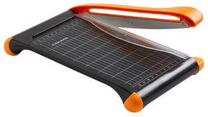 Páková rezačka papiera Fiskars 1077982, A5 na výšku / A4 na šírku, samoostriaca čepeľ, ochrana prstov
