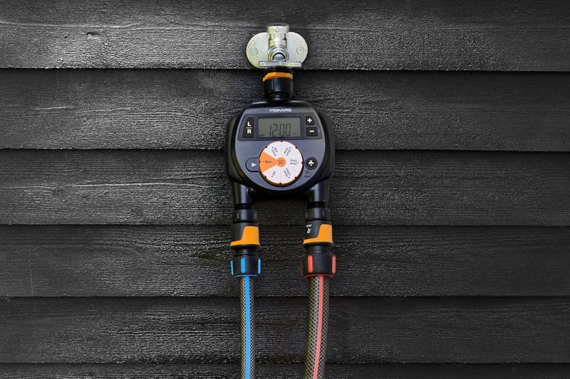 Fiskars Csapra szerelhető öntözési időzítő LCD kijelzővel, univerzális méret - Dual output