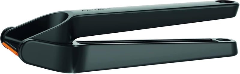 Fiskars Fokhagyma préselt 16cm-es összecsukható rács betéttel és kaparóval - garlic press