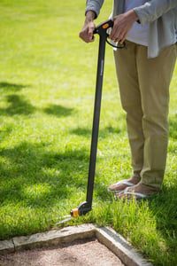 Nožnice na trávu Fiskars GS46 Servo-System s dlhou násadou, 100 cm, oceľové čepele, čierna/oranžová, 1000590 5