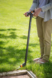 Nožnice na trávu Fiskars GS46 Servo-System s dlhou násadou, 100 cm, oceľové čepele, čierna/oranžová, 1000590 9