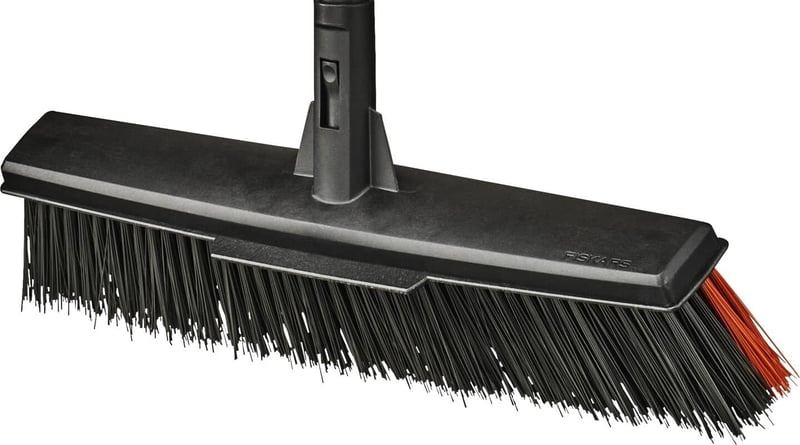 Fiskars Kültéri Kemény Seprű 480mm Fekete - 480 mm / L, Multipurpose Broom Head L
