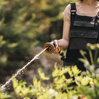 Fiskars višenamjenski pištolj za prskanje s 5 funkcija, podesiv protok vode, SoftGrip, crno/narančasta 6
