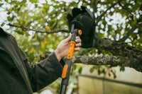 Nástavec na zber ovocia Fiskars OneClick s mäkkým sieťovaným vreckom, jednoduchá výmena, možno prať v práčke, čierna/oranžová, 1080692 4