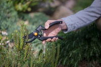 Fiskars Professzionális Bypass Kerti Olló Teflonbevonatú Pengével - Pro P90 6
