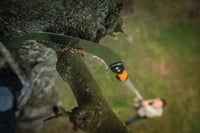 Fiskars QuikFit 1000691 Píla na konáre 55 cm, čepeľ z kalenej ocele, čierna/oranžová, na rezanie vzdialených konárov 7