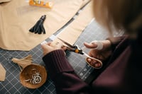 Fiskars Amplify RazorEdge krojačke škare 21 cm, oštrica od nehrđajućeg čelika, bijelo-narančasta drška — Na oštrici (stanje: vidi 2. sliku) 6