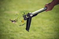 Fiskars Teleskopický vytrhávač buriny, nastaviteľná dĺžka 1 – 1,19 m, záhradný nástroj na odstraňovanie buriny 6