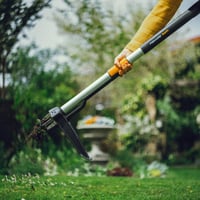 Fiskars Teleskopický vytrhávač buriny, nastaviteľná dĺžka 1 – 1,19 m, záhradný nástroj na odstraňovanie buriny 4