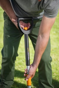 Fiskars Teleskopický vytrhávač buriny, nastaviteľná dĺžka 1 – 1,19 m, záhradný nástroj na odstraňovanie buriny 5