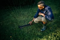 Oscilačný záhradný postrekovač Fiskars X-Series, veľkosť S-M – Kyvadlový zavlažovací systém 7
