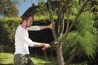 Fierăstrău manual Fiskars Xtract SW75 pentru lemn verde, dinți mari, lungime lamă 25,5 cm, lamă retractabilă din oțel inoxidabil, negru/portocaliu 3