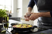 Sada 2 panvíc Fissler Essential Black 24 + 28 cm – hliník, keramický povrch, indukcia, bez PFAS/PTFE – vyrobené v Nemecku 10