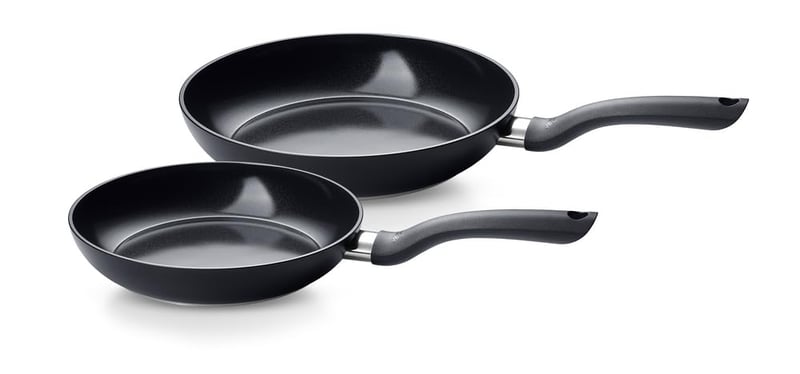 Sada 2 panvíc Fissler Essential Black 24 + 28 cm – hliník, keramický povrch, indukcia, bez PFAS/PTFE – vyrobené v Nemecku