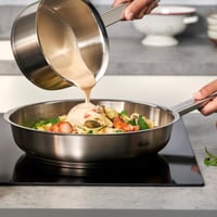 Tigaie din oțel inoxidabil Fissler Original-Profi Collection (Ø 24 cm) – suprafață de prăjire Novogrill, scală gradată interioară, compatibilă cu inducție 9