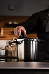 Fissler Vitavit Premium ekspres lonac set 4,5 L, Ø 22 cm, 4 razine kuhanja, stupanj kuhanja na pari, umetak i knjiga recepata, indukcija, proizvedeno u Njemačkoj 6