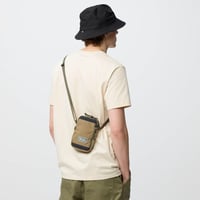 Unisex taška cez rameno Fjällräven Vardag Pocket – zelená/hlinito-hnedá, s nastaviteľným popruhom (70 – 138 cm) 2