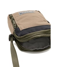 Unisex taška cez rameno Fjällräven Vardag Pocket – zelená/hlinito-hnedá, s nastaviteľným popruhom (70 – 138 cm) 7