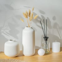 Sada keramických váz Flature s vrúbkovaným povrchom, 2 ks, matná biela, moderná boho dekorácia na pampovú trávu a sušené kvety, na parapet 7