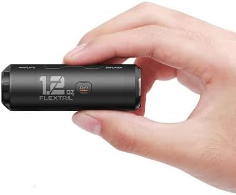 FLEXTAILGEAR Zero Pump Hordozható Elektromos Légpumpa Akkumulátorral, 6 Fúvókával Felfújáshoz és Leeresztéshez Matracokhoz