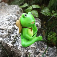 Záhradná dekorácia FONDUO Frosch – Žaba na hranu kvetináča – Vonkajšia dekorácia odolná voči poveternostným vplyvom na balkón, do záhrady, na Veľkú noc – 8x5x21 cm, verzia F 4