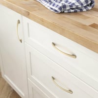 FURNIWARE 10 ks nábytkových úchytiek, rozstup otvorov 96 mm, úchytka na skrinky a zásuvky do kuchyne, brúsená mosadz, 13,5 x 1,4 cm 2
