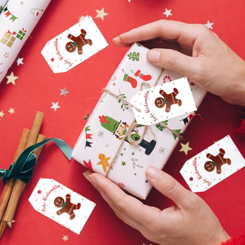 G2PLUS 100 db Karácsonyi Ajándékcímke Kraft Papírból - 4x7 cm Merry Christmas Felirattal, Juta Zsineggel Adventi Naptárhoz, DIY Dekorációhoz