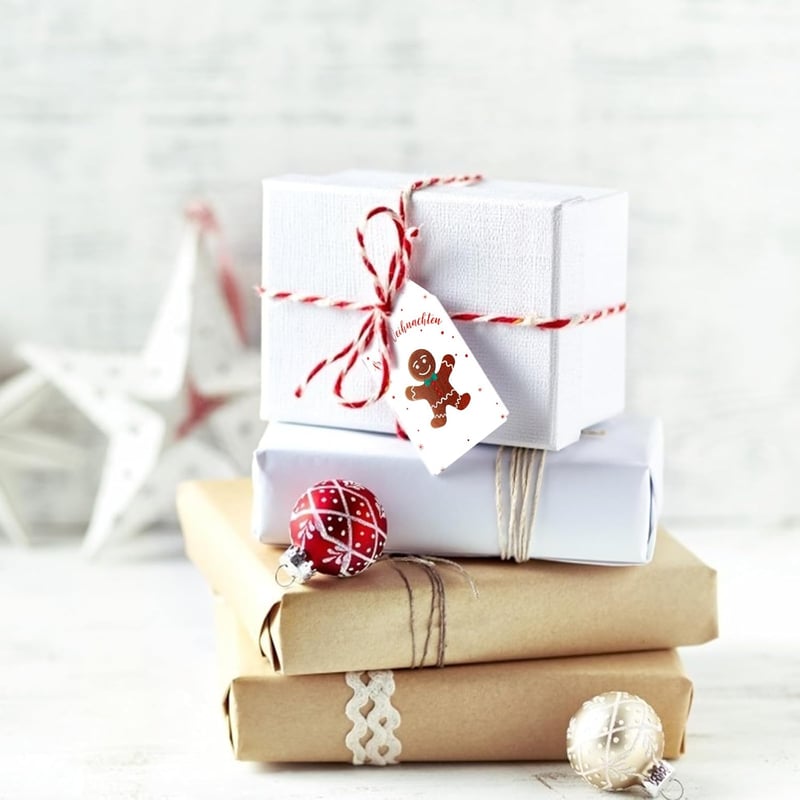 G2PLUS 100 db Karácsonyi Ajándékcímke Kraft Papírból - 4x7 cm Merry Christmas Felirattal, Juta Zsineggel Adventi Naptárhoz, DIY Dekorációhoz