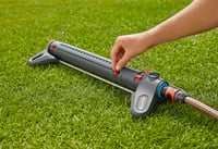 Obdĺžnikový zavlažovač Gardena AquaZoom L pre plochy 25 – 250 m², dosah 7 – 21 m, šírka postreku 4 – 17 m, integrovaný kovový filter 18714-20 3