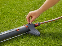 Obdĺžnikový zavlažovač Gardena AquaZoom L pre plochy 25 – 250 m², dosah 7 – 21 m, šírka postreku 4 – 17 m, integrovaný kovový filter 18714-20 4