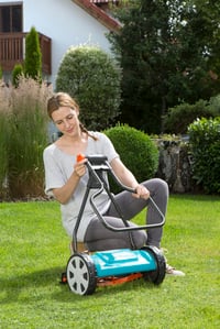 Ručná kosačka Gardena Classic 330 – záber 33 cm, na plochy do 150 m², kvalitný oceľový nožový valec, tiché a precízne kosenie 6