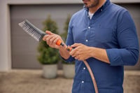 Gardena Cleansystem ručna četka S Soft s priključkom za crijevo, plosnatom glavom četke, za uska mjesta i osjetljive površine, s regulatorom protoka (18840-20) 3