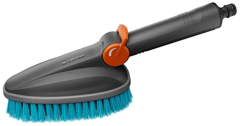 Gardena Cleansystem ručna četka M Hard (18846-20) – s priključkom za crijevo, regulatorom protoka, za manje površine, rukovanje jednom rukom